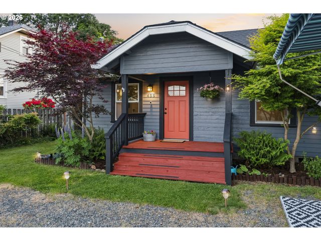 455 N 9TH St, St Helens, OR 97051