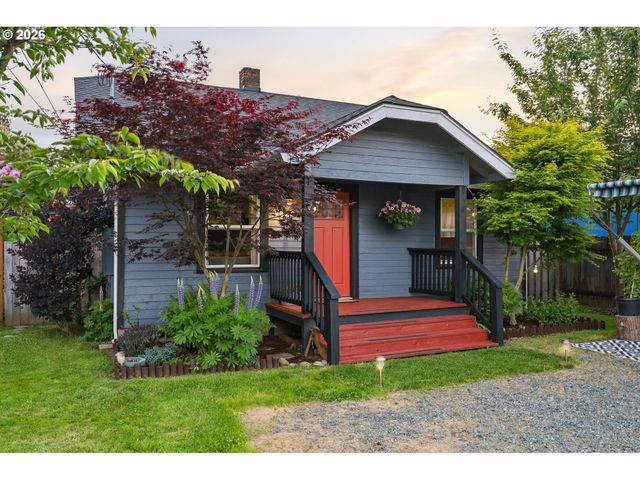 455 N 9TH St, St Helens, OR 97051