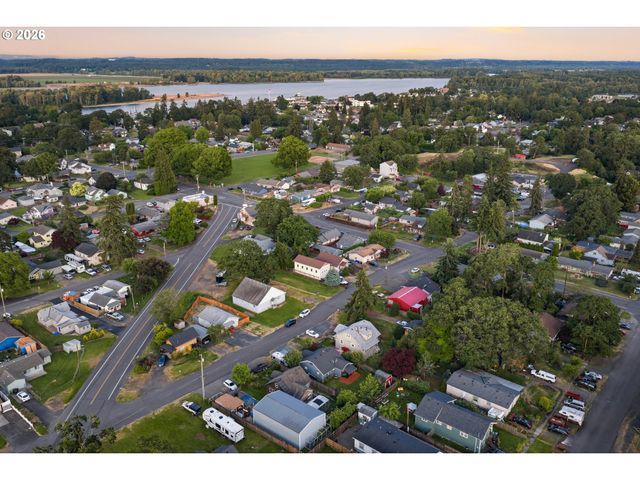 455 N 9TH St, St Helens, OR 97051