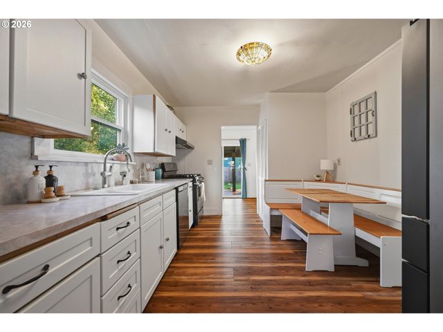 455 N 9TH St, St Helens, OR 97051