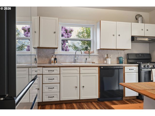 455 N 9TH St, St Helens, OR 97051
