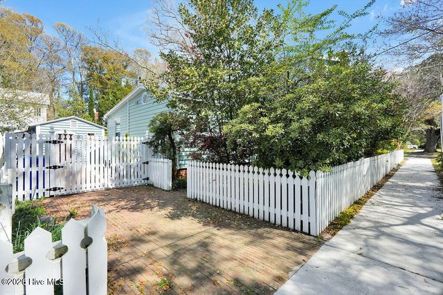 301 E West Street, Saint James, NC 28461