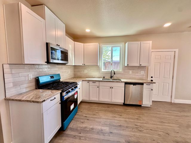 717 Parnell Ave, Turlock, CA 95380