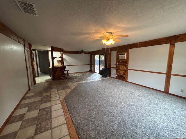 4726 SWANN LN, Kirby, TX 78219