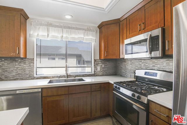 20920 Community Street 10, Canoga Park, CA 91304