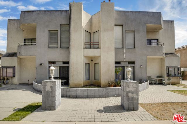 20920 Community Street 10, Canoga Park, CA 91304