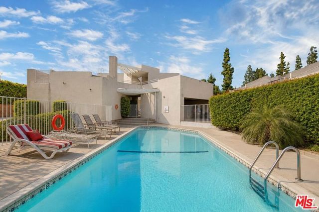 20920 Community Street 10, Canoga Park, CA 91304
