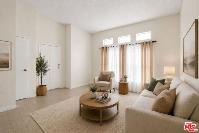 20920 Community Street 10, Canoga Park, CA 91304