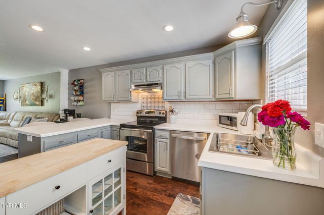 2305 South Greenwood Drive Unit 3, Johnson City, TN 37604