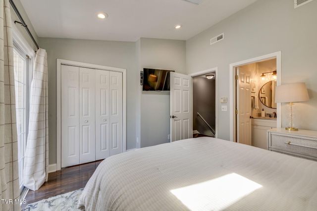 2305 South Greenwood Drive Unit 3, Johnson City, TN 37604