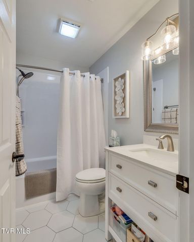 2305 South Greenwood Drive Unit 3, Johnson City, TN 37604