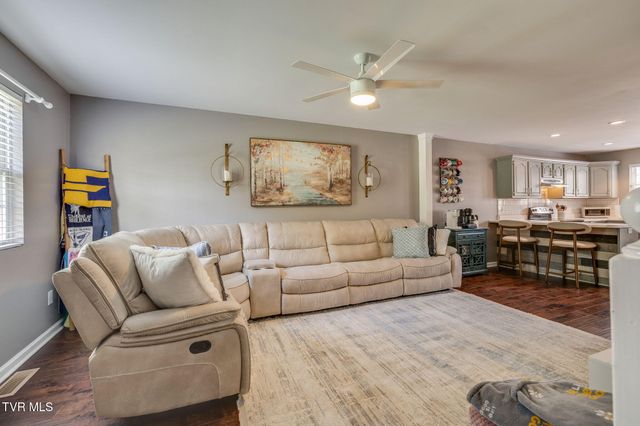 2305 South Greenwood Drive Unit 3, Johnson City, TN 37604
