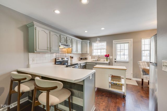 2305 South Greenwood Drive Unit 3, Johnson City, TN 37604