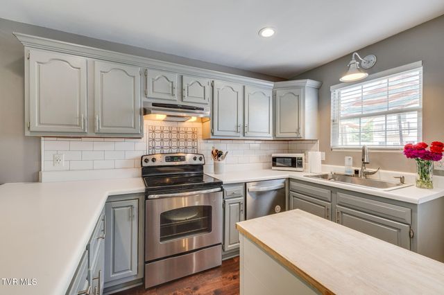 2305 South Greenwood Drive Unit 3, Johnson City, TN 37604