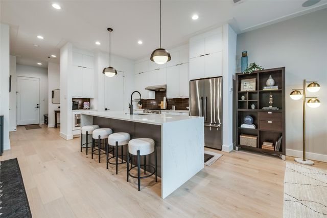 602 W Clay Street, Houston, TX 77019