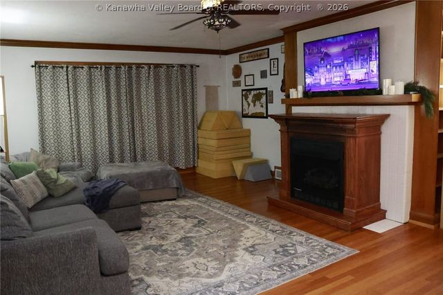 624 Kanawha Avenue E, Clendenin, WV 25045