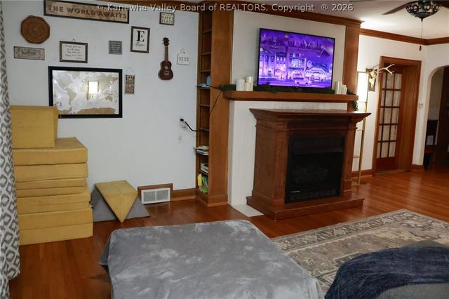 624 Kanawha Avenue E, Clendenin, WV 25045