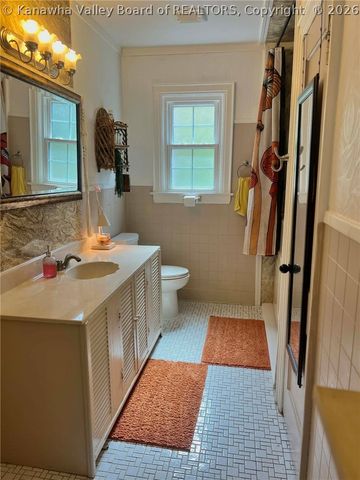 624 Kanawha Avenue E, Clendenin, WV 25045