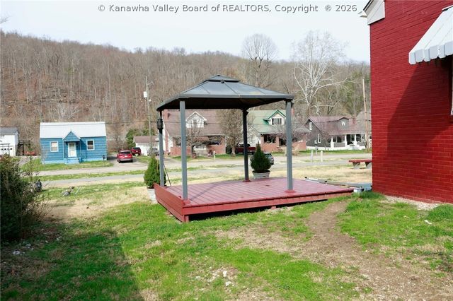 624 Kanawha Avenue E, Clendenin, WV 25045