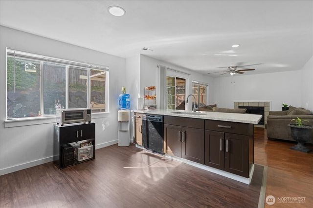 32825 17th Avenue SW, Federal Way, WA 98023
