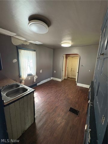 823 W 17th Street, Lorain, OH 44052