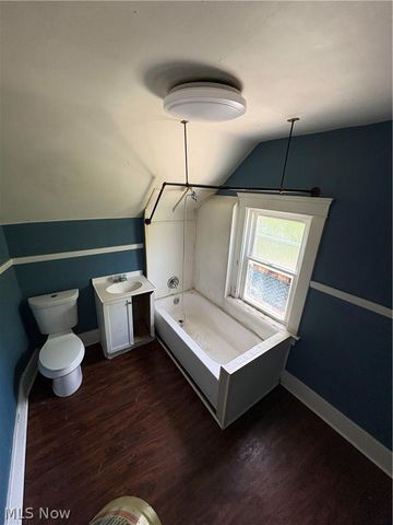 823 W 17th Street, Lorain, OH 44052