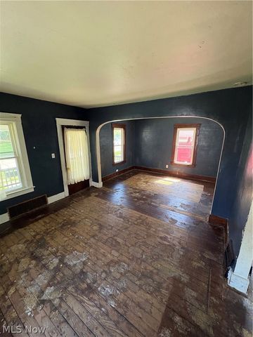 823 W 17th Street, Lorain, OH 44052