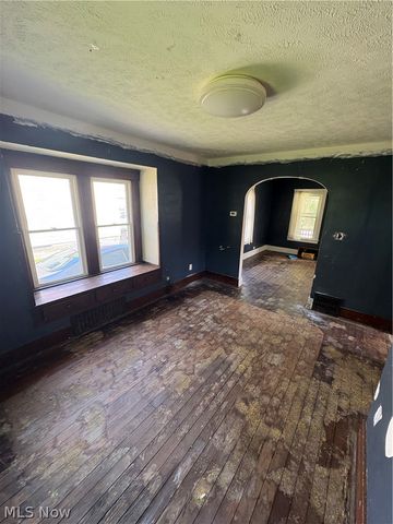 823 W 17th Street, Lorain, OH 44052