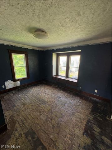 823 W 17th Street, Lorain, OH 44052