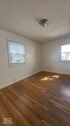 141 N 6th Avenue, Beech Grove, IN 46107