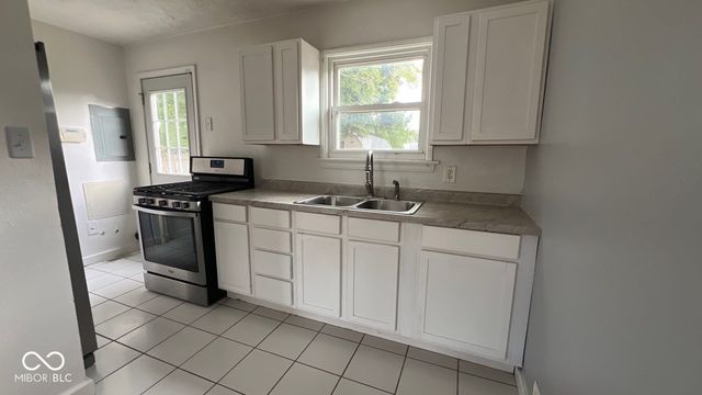 141 N 6th Avenue, Beech Grove, IN 46107