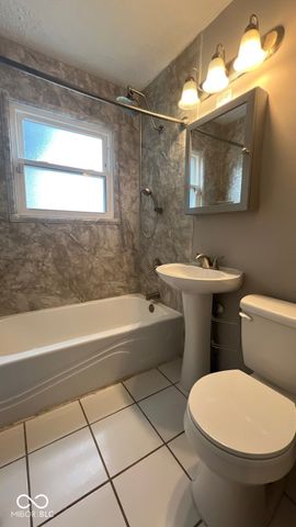 141 N 6th Avenue, Beech Grove, IN 46107