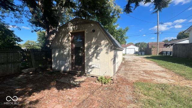141 N 6th Avenue, Beech Grove, IN 46107