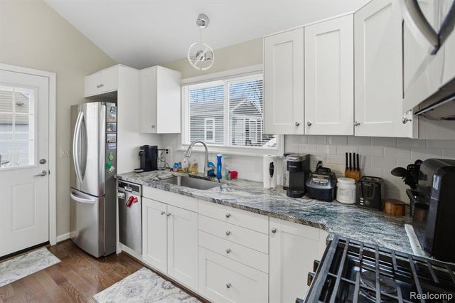 20919 Hollywood Street, Harper Woods, MI 48225