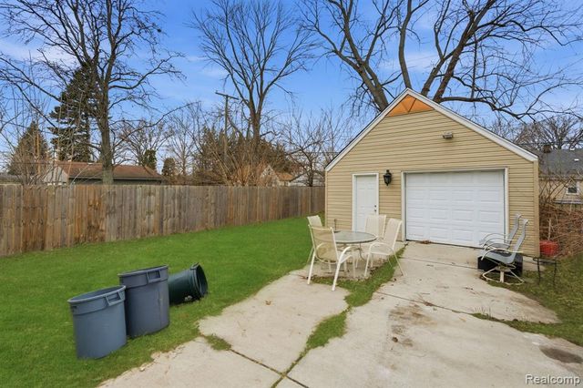 20919 Hollywood Street, Harper Woods, MI 48225