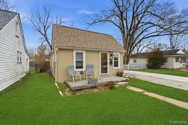 20919 Hollywood Street, Harper Woods, MI 48225