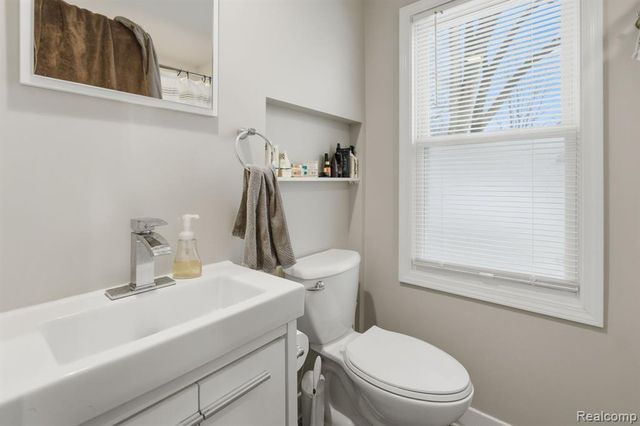 20919 Hollywood Street, Harper Woods, MI 48225