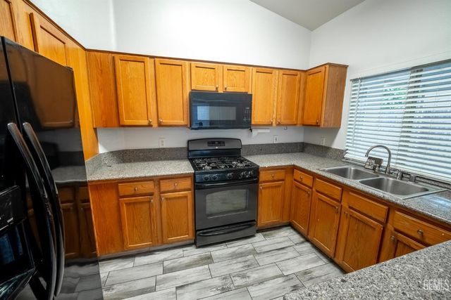 5005 Otters Meadow Drive, Bakersfield, CA 93313