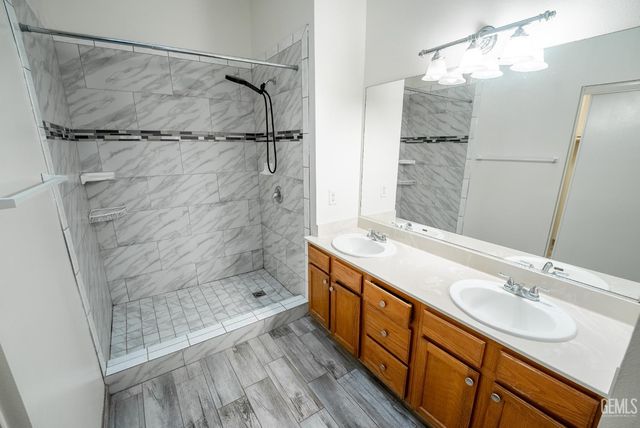 5005 Otters Meadow Drive, Bakersfield, CA 93313