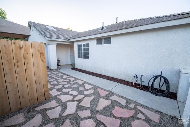 5005 Otters Meadow Drive, Bakersfield, CA 93313