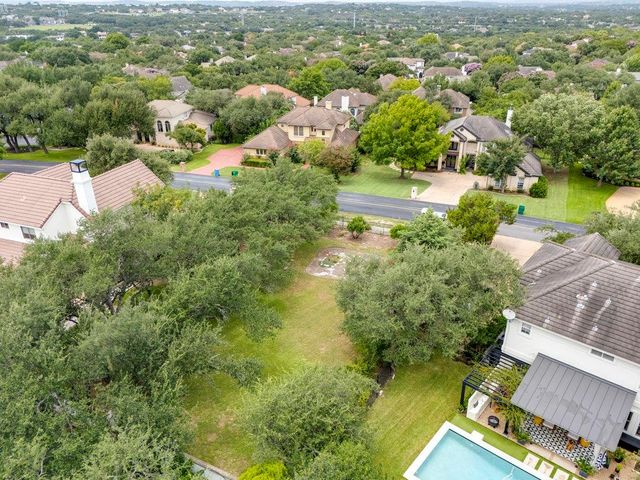 9 Wingreen LOOP, The Hills, TX 78738