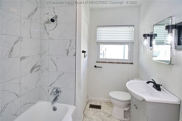 11 Swans Court, St Albans, WV 25177