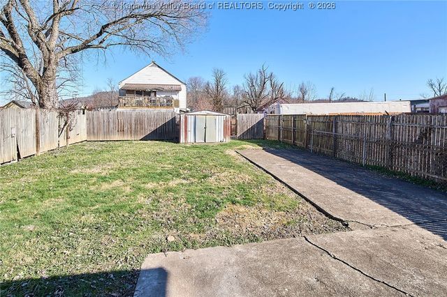 11 Swans Court, St Albans, WV 25177