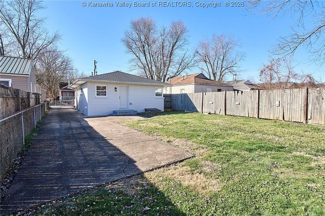 11 Swans Court, St Albans, WV 25177