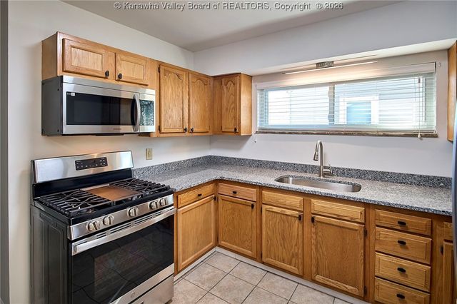 11 Swans Court, St Albans, WV 25177