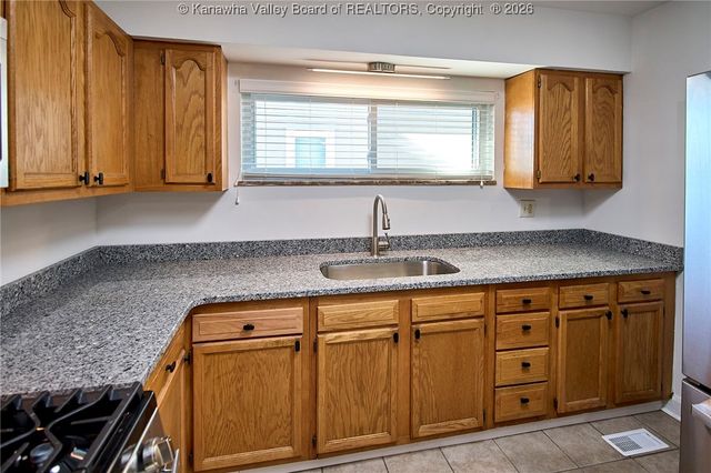 11 Swans Court, St Albans, WV 25177