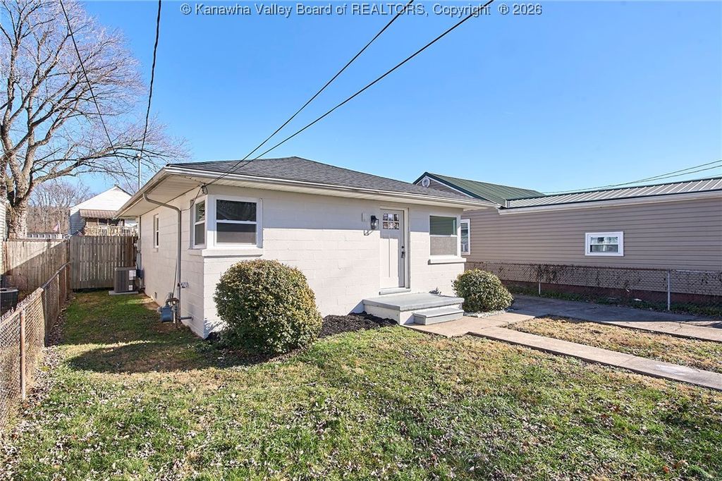 11 Swans Court, St Albans, WV 25177