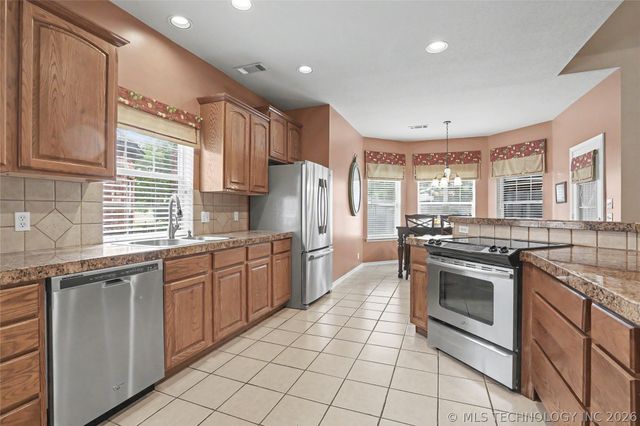 10302 N 144th East Avenue, Owasso, OK 74055