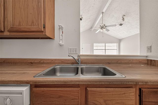 7102 Village Lake Dr, Cypress, TX 77433