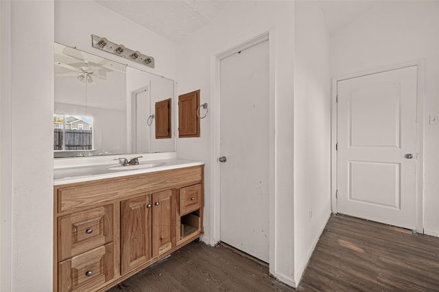 7102 Village Lake Dr, Cypress, TX 77433